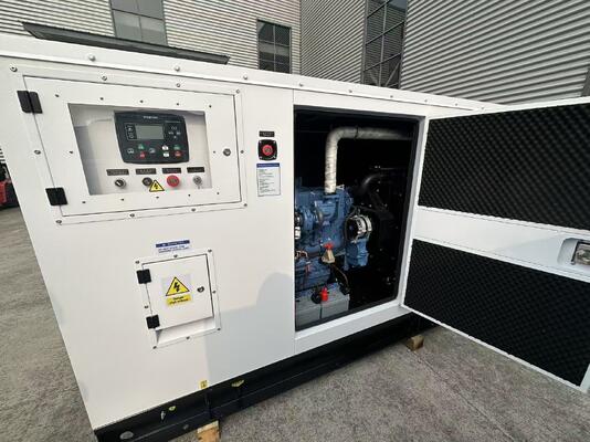 Un buon prezzo. 62.5KVA Motore Yuchai Generatore diesel silenzioso per soluzioni energetiche affidabili in linea