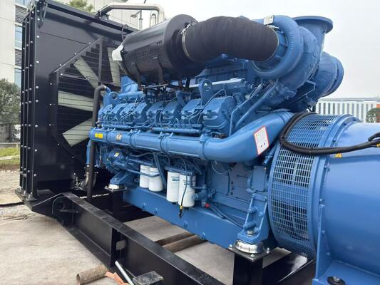 Professionale Yuchai 1600KW Genset Diesel di tipo aperto. 2000KVA Output per applicazioni di backup e Prime.